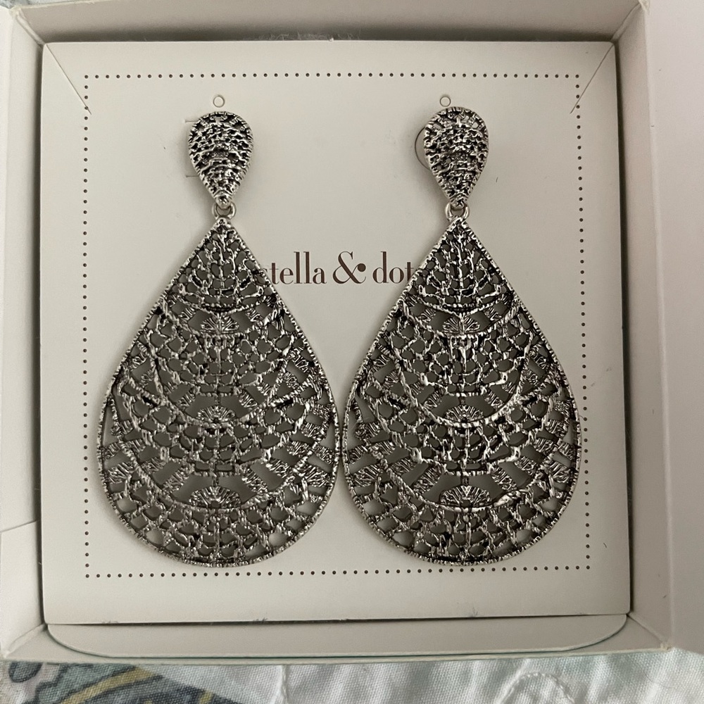 Stella & Dot Thea Lace Chandelier Earrings
